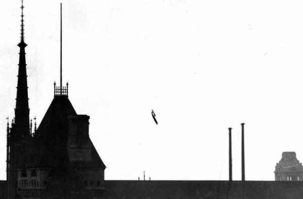 a-flying-bomb-headed-towards-1945-london-photo-u1