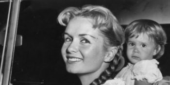 Star Wars Evreninin Prenses Leia’sı Carrie Fisher’ın Çocukluk ve Gençlik Fotoğrafları