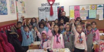 Ülkemizin Geleceği Yavrularımızın Yer Aldığı Kan Donduran Bir Fotoğraf ve Bu İşin Mimarı Bir Öğretmen!