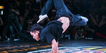 Birbirinden Güzel 9 Baş Döndürücü Breakdance GIF’i