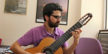 Çoksesliliğin Sınırlarını Zorlayan Evrensel Bir Enstrüman: Mikrotonal Gitar