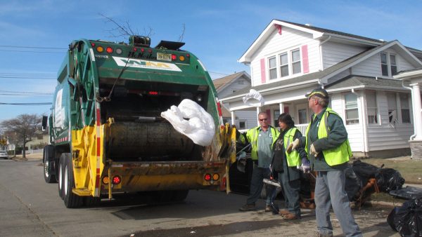 Two-Garbagemen-Bring-Hope-to-Family-of-a-Girl-With-Cancer