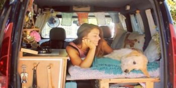 Köpeğiyle Seyahat Etmek Uğruna Alternatif Bir Yöntem Geliştiren Genç Kadın