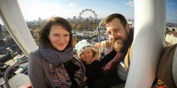 Hayallerini Yaşarken Düzenli Hayatı da Sürdürebilen Ailenin Klişeleri Yıkan Öyküsü