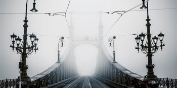 Budapeşte’nin Sisli Atmosferiyle Korku Filmlerine Taş Çıkartacak Fotoğraflar Yaratan Adam