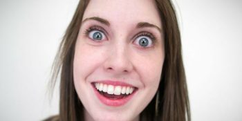 Aşırı İlgili Bir Sevgiliye Sahip Olanların Çok Yakından Şahit Oldukları 14 Durum