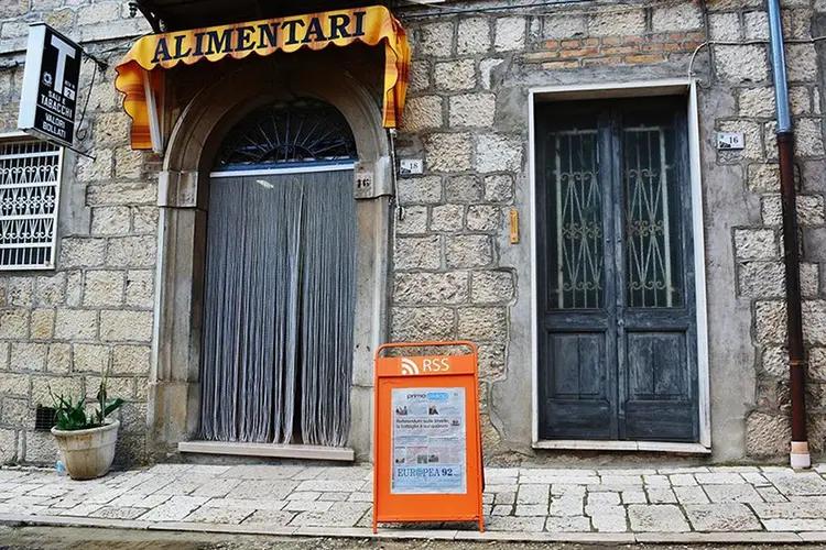 biancoshock-real-life-internet-elderly-italian-village-web-0.0-civitacampomarano-designboom-07