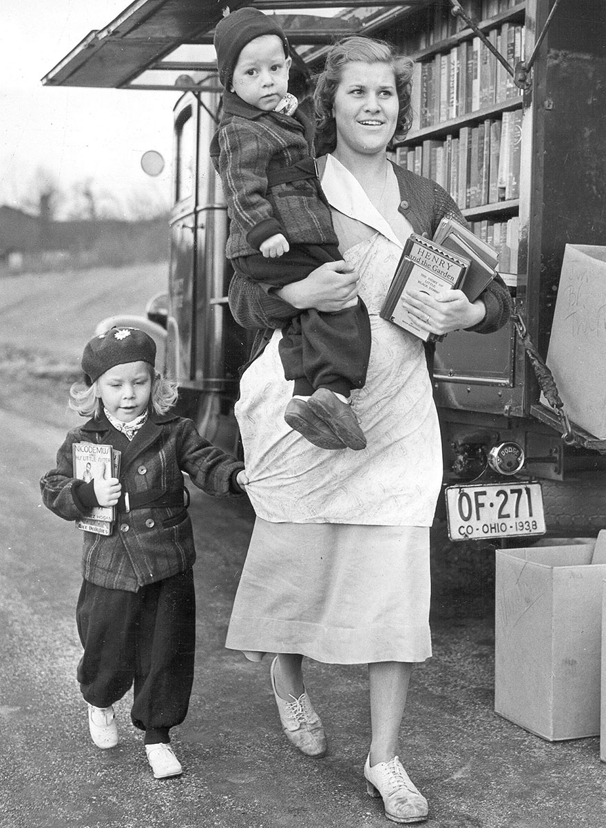 bookmobile-library-on-wheels-32-58982a751382b__880