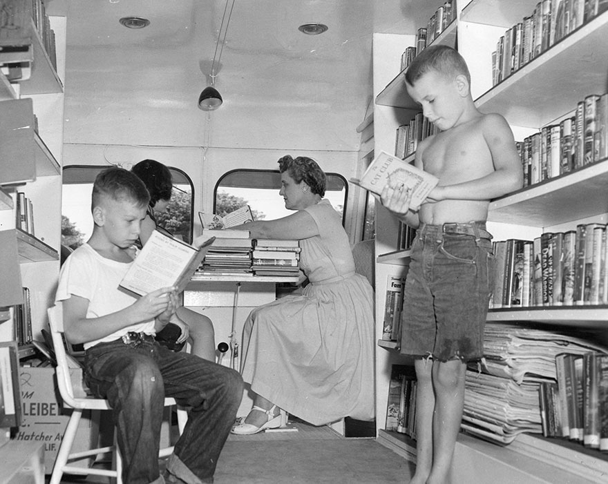 bookmobile-library-on-wheels-38-58982a83df301__880