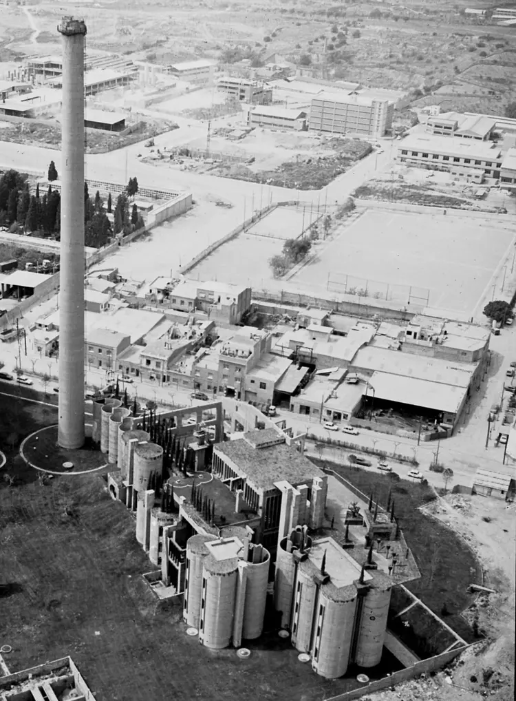 fabrica-aérea-construida-1061x1440