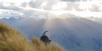 Gandalf Kılığında Orta Dünya Evreninin Geçtiği Yeni Zelanda’yı Gezen Macera Ruhlu Fotoğrafçı