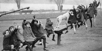 Çocukların Akıllı Telefonlardan Önce Daha Fazla Eğlendiğini Kanıtlayan 28 Tarihi Fotoğraf