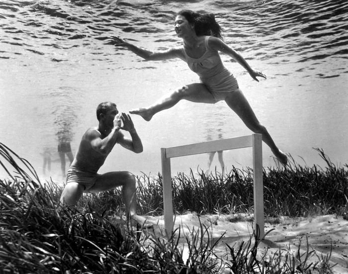 underwater-pinups-photography-1938-bruce-mozert-11-58930ee417100-jpeg__700