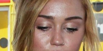 Yağlı Bir Cilde Sahip Olan İnsanların Çok İyi Bildiği 16 Zorlu Durum