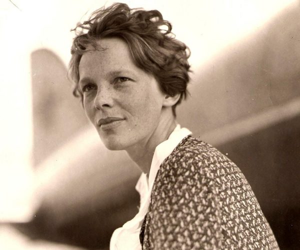 17-Amelia-Earhart