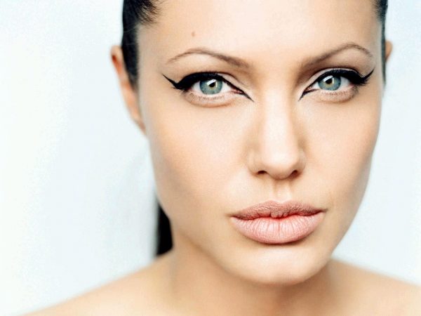 38-Angelina-Jolie