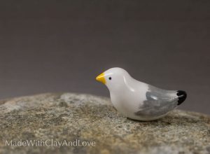 I-make-miniature-minimalist-ceramic-animals-with-a-touch-of-whimsy-and-individual-personalities-58d2285789a1d__880