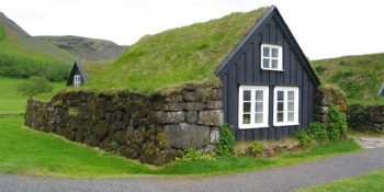 9. Yüzyıldan Kalma Muazzam Bir Mimari Gelenek: Yaşayan Çatılarıyla Çim Evler