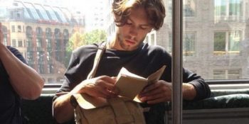 Toplu Taşıma Araçlarında Kitap Okuyanların Kafasını Kurcalayan 12 Soru İşareti