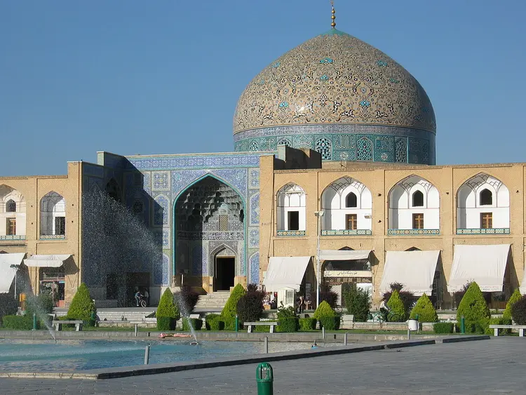 3-Lutfullah -Cami