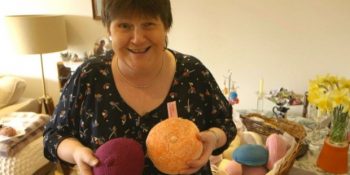 Kendisi Gibi Meme Kanserini Yenen Kadınlara El Örgüsü Göğüsler Ören Harika Kadın