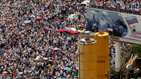 H11_Venezuela_Crowd