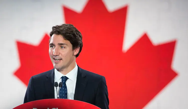 Justin et Brian Gallant, le chef du Parti libéral du nouveau-Brunswick, font un arrêt dans un Tim Hortons à Moncton 23 août 2014.