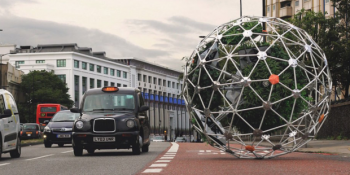 Şehirdeki Yeşil Alanları Arttırmayı Amaçlayan Hareketli Bahçe Hortumu Machina B