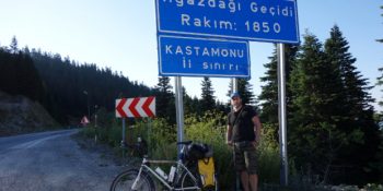 Çantasına Cesaretini Koyup, Eski Bir Bisikletle Ankara’dan Tahran’a Giden Can Onur