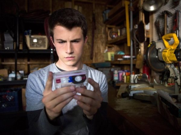 13-reasons-why-cast-dylan-minnette-640x480-1491336224
