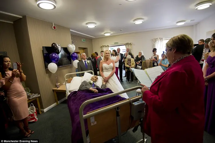 409F0C2E00000578-4527786-Thankful_Gift_of_a_Wedding_posting_on_Facebook_said_Rochdale_you-a-58_1495388632324