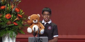 Oyuncak Ayısını Hackleyerek Gelecekteki Olası Felaketlere Dikkat Çeken Dahi Çocuk