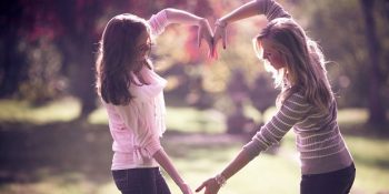 Bazen Ailemizden Bile Yakın Olabilen Gerçek Bir Dostun Asla Yapmayacağı 15 Şey