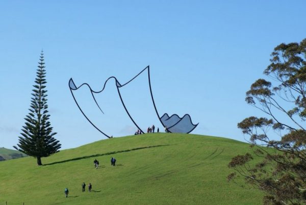 8-A-sculpture-in-New-Zealand-designed-to-look-like-a-cartoon.-e1494344435455