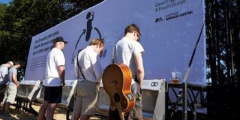 Festivalden Topladığı 50 Bin Litre İdrarı Gübreleyerek Biraya Dönüştüren Firma