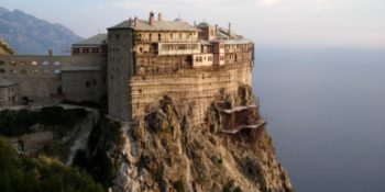 Yunanistan’da Yüzyıllardır Kadınların Giremediği Ada; Aynoroz