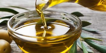 Saçınızdan Ayak Parmağınıza Kadar Tüm Bakımınızı Zeytinyağı ile Yapmanız İçin 9 Neden