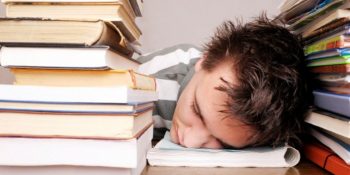 Final Zamanı Ders Çalışmanın Dünyanın En Zor Şeyi Olduğunun 7 İşkence Gibi Kanıtı