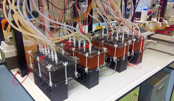 2016-10-24-s20_smart_brick_microbial_fuel_cell