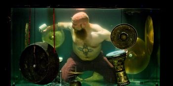 Sualtında Verdikleri Konserle Müziğe Yeni Bir Soluk Getiren Çılgın Grup