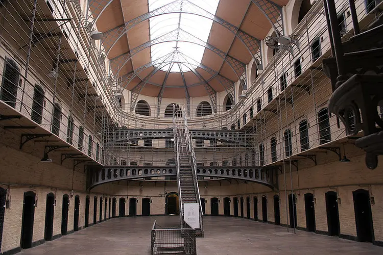 30-Signs-That-The-United-States-Of-America-Is-Being-Turned-Into-A-Giant-Prison