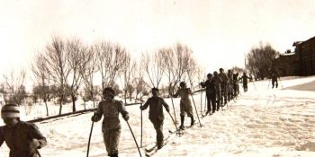Köy Enstitüsü Öğrencilerinin Bir Bayram Günü Verdikleri Umut Dolu Isınma Mücadelesi