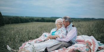 68 Yıldır Evli Olmalarına Rağmen Yeni Evli Çiftlere Taş Çıkartan Minnoş Çift