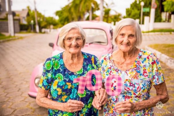 Maria-Pignaton-Pontin-and-Paulina-Pignaton-turned-100-years-on-May-20-2017.-640x428