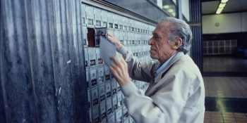 Her Cümlesiyle Tüm Dünyaya Kafa Tutan Bukowski’nin Yalnızlık Hakkında Düşünceleri