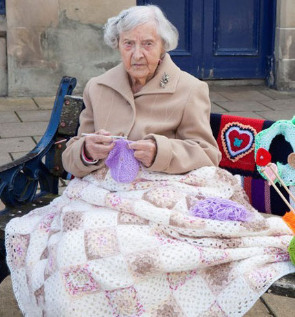 grandmother-yarn-bomb-uk-souter-stormers-knitting-104-year-old-grace-brett-7