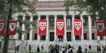 Kötü Mizah Anlayışları Yüzünden Harvard’ın Kapısından Dönen “Azgın” Öğrenciler