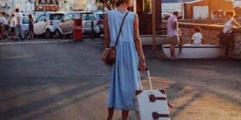 Yalnız Seyahat Eden Kadınların Güvende Kalmaları İçin 16 Önemli İpucu