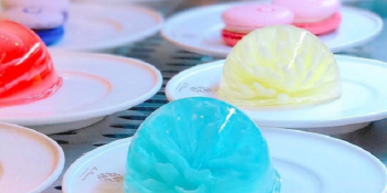 Yemeğe Kıymanın Çok Zor Olacağı Bir Sanat Eserini Andıran Çiçekli Jöle Pastalar