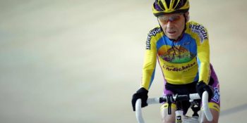 105 Yaşındaki Eski İtfaiyecinin 22 Kilometrelik Büyüleyici Bisiklet Rekoru